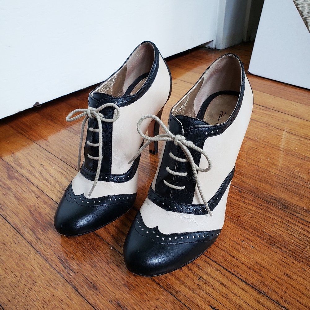 Pour la Victoire oxford heels